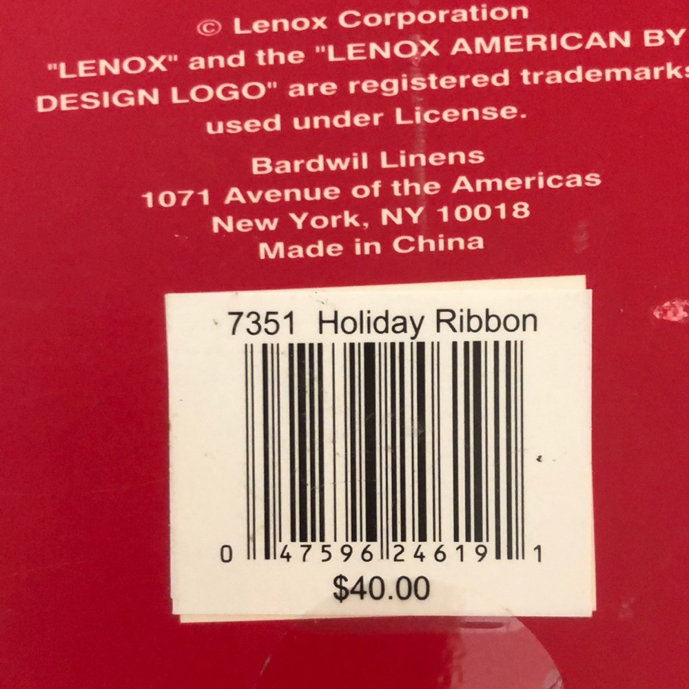 NIB Lenox set of four Holiday Ribbon Napkin Rings - Picture 3 of 3